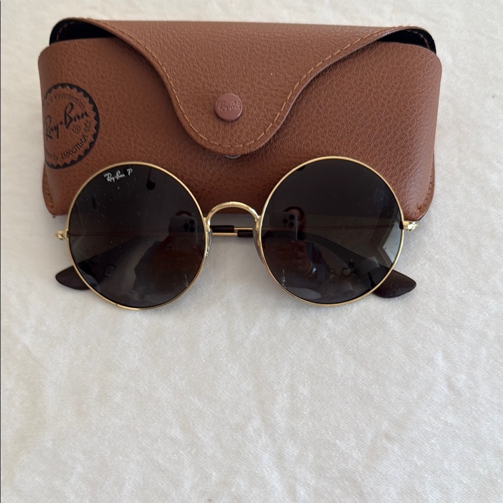 Ray-Ban Round Sunglasses with Case